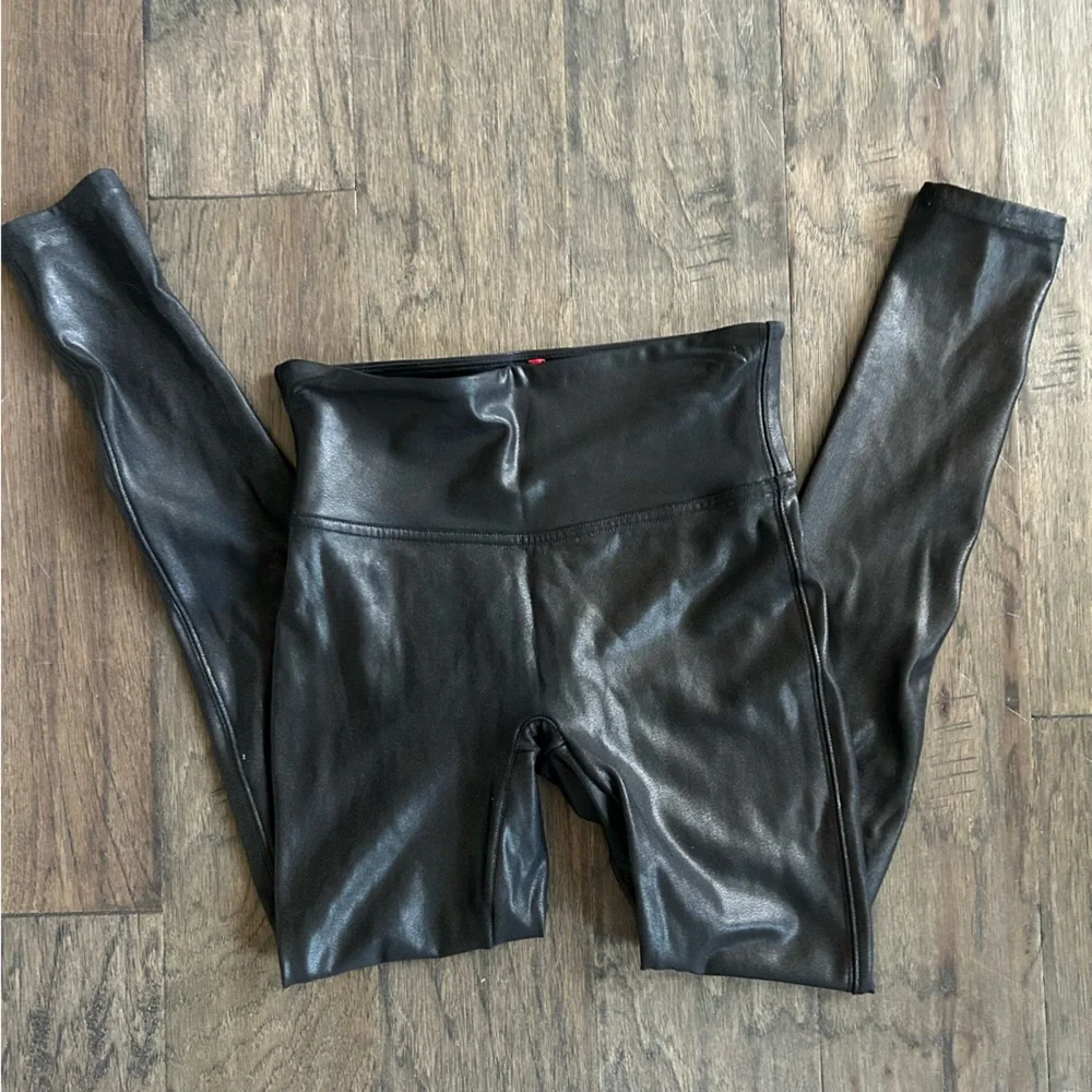 Spanx Black Faux Leather Leggings Small Shaping - Picture 4 of 6